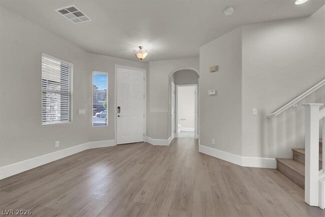 Building Photo - 446 Center Green Dr