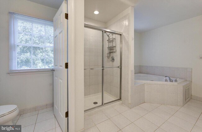 Building Photo - 27 Stonewall Cir