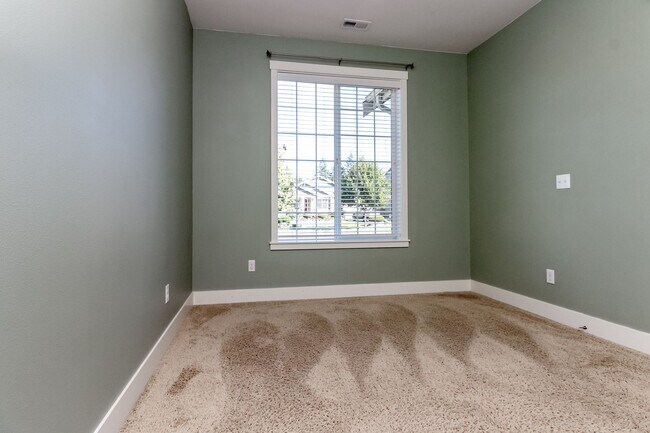 Building Photo - Beautiful Bell Hill Home in DuPont