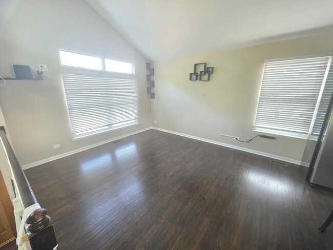 Building Photo - 302 Barton Ct