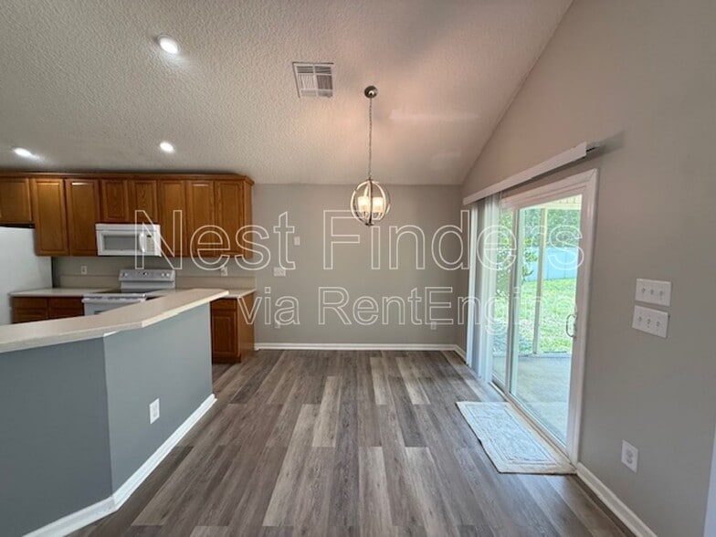 Building Photo - 830 S Lilac Loop