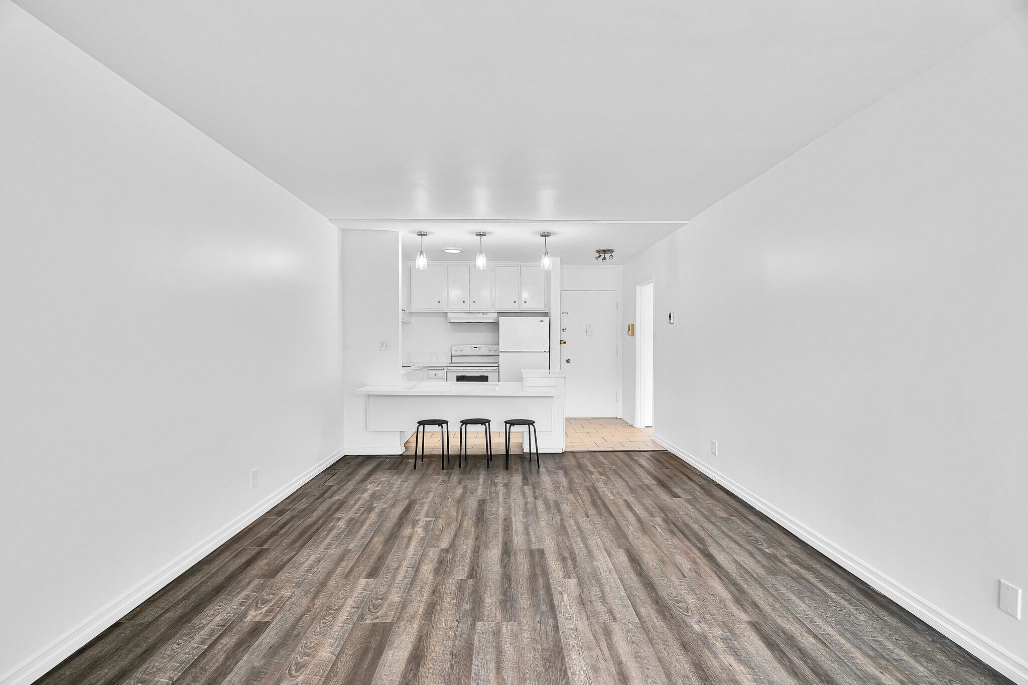 Building Photo - 320 S Gramercy Pl