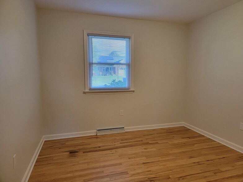 Building Photo - 1174 Rose Ave