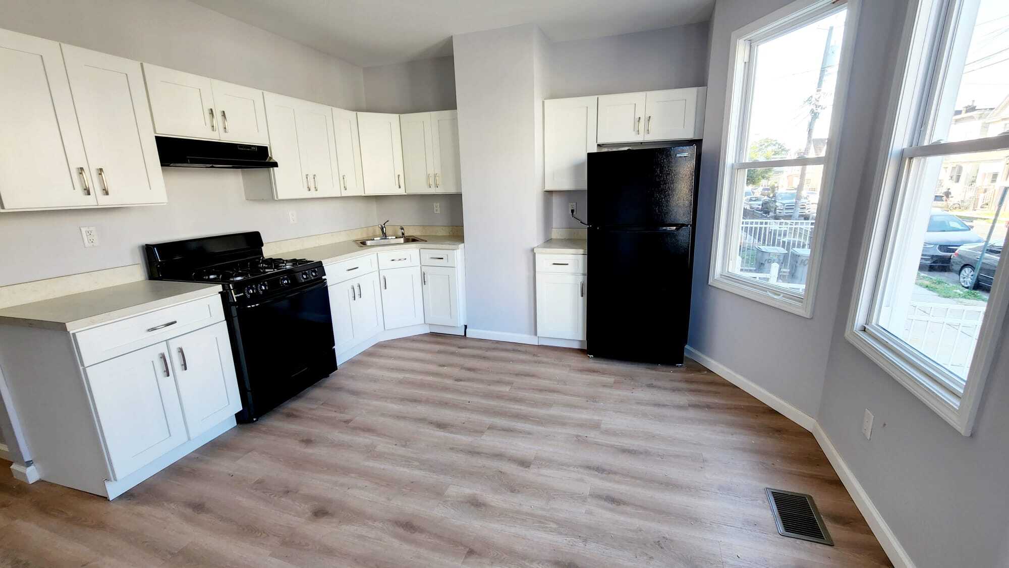 Building Photo - 1010 Flora St