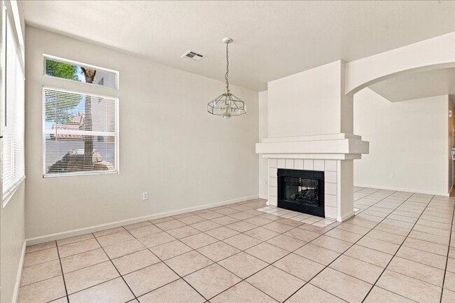Building Photo - 2576 Silver Shadow Dr