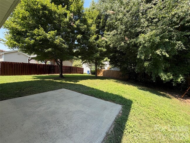 Building Photo - 137 Camforth Dr