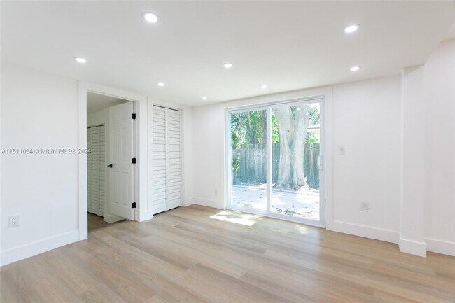 Building Photo - 2888 SW 17th St