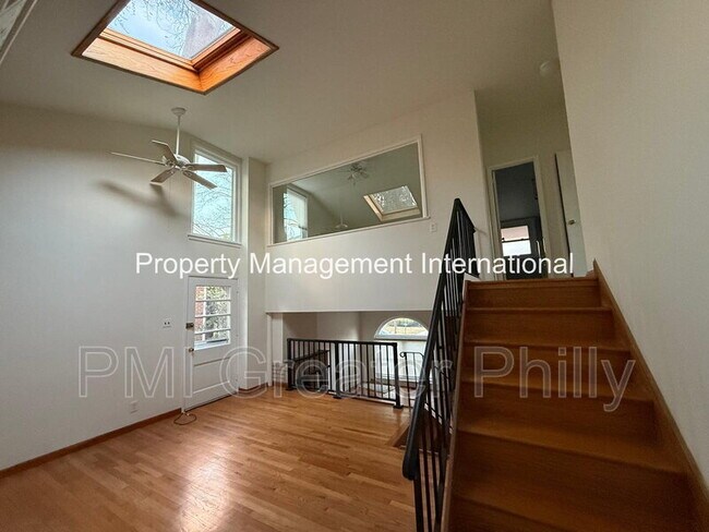 Building Photo - 864 Beechwood Rd