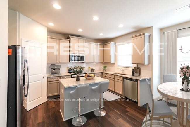 Building Photo - 521 Fiery Warbler St