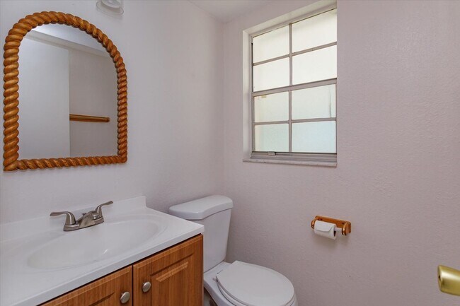 Building Photo - Updated 4-Bedroom Longwood Rental with Pool & Lawn Care Included – Move-In Ready