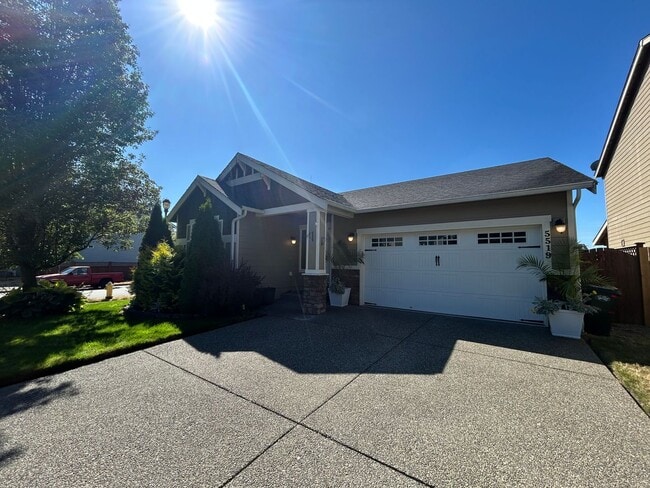 Building Photo - Gorgeous 3 BD, 2 BA House with 1 Car garag...