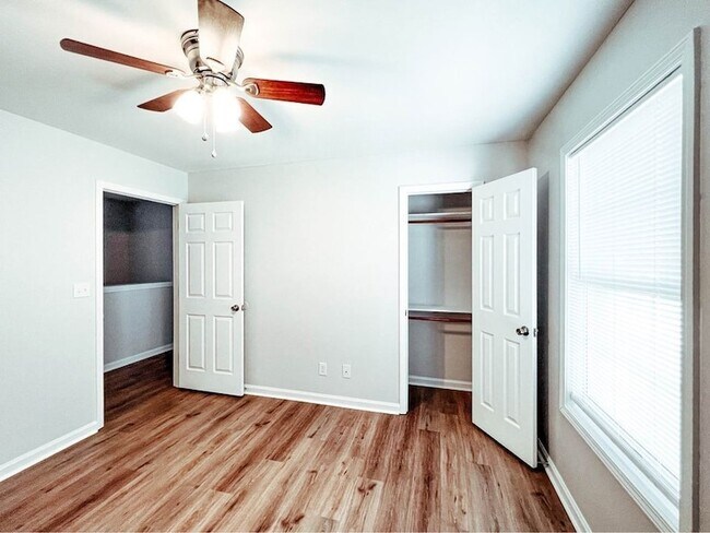 Building Photo - 124 Ballygar St