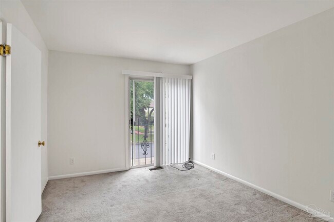 Building Photo - 4707 Huron Dr