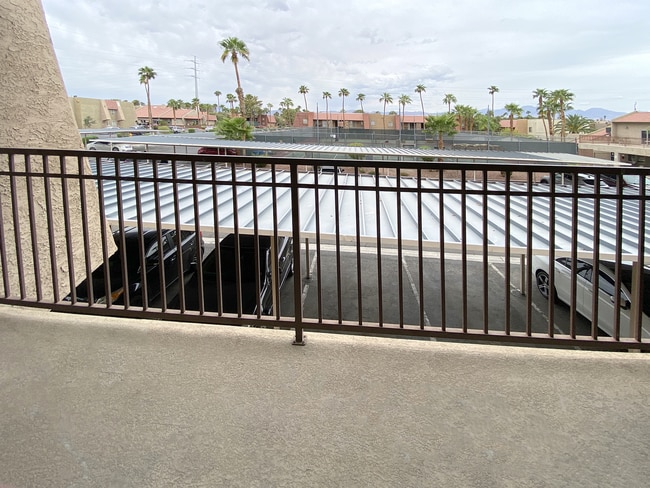 Building Photo - 1 Bedroom condo in guard gated community w...