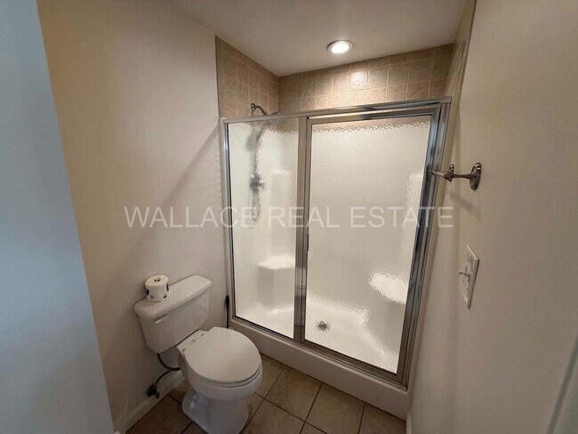 Building Photo - SPACIOUS 3 BEDROOM CONDO IN ANDERSON RIDGE ON GLEASON DRIVE!!