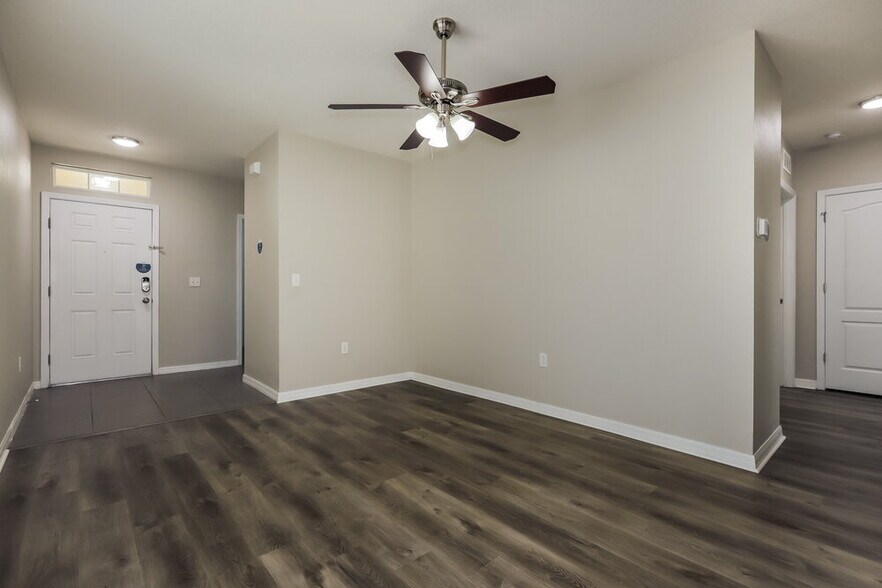 Building Photo - 10529 Whispering Hammock Dr