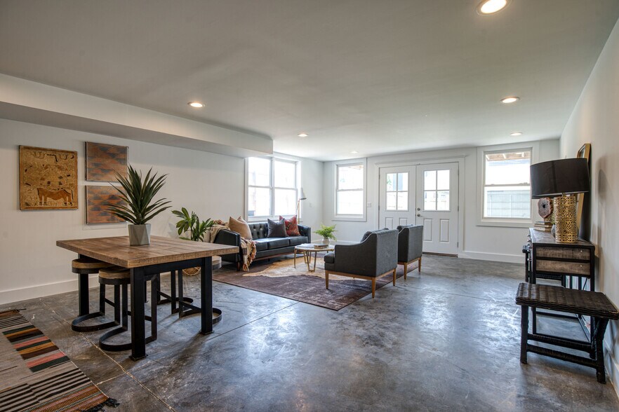 Building Photo - 808 Shelby Ave