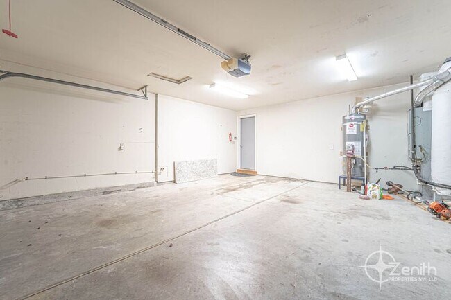 Building Photo - 10404 NE 65th Ave