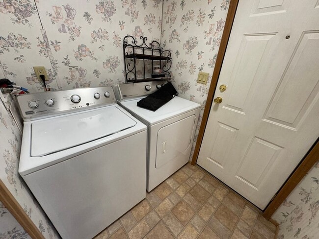Building Photo - Comfortable 2-Bed, 1-Bath Home in Reed Point – RV Park Location
