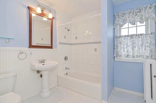 Building Photo - 185 June St