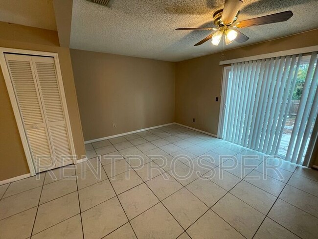 Building Photo - 4435 Brook Hollow Cir