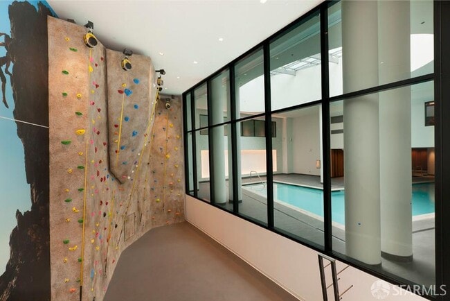 Building Photo - 333 Beale St