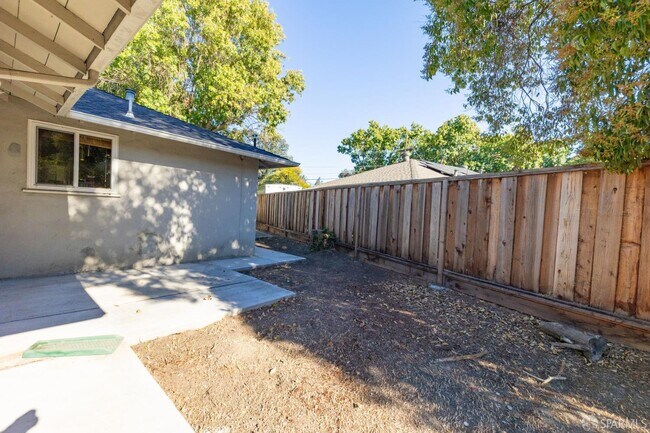 Building Photo - 2061 Ahneita Dr