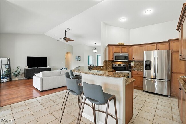 Building Photo - 3023 SW 23rd Ave