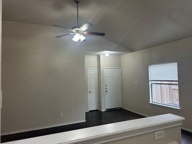 Building Photo - Townhome for rent