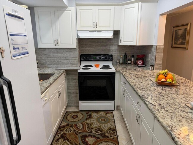 Building Photo - 701 Lori Dr