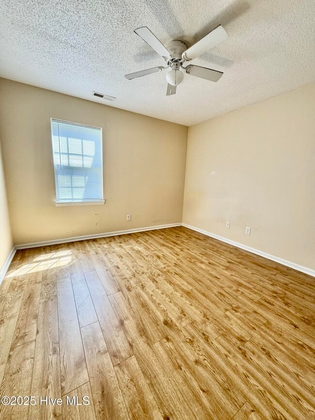 Building Photo - 1127 Brownlea Dr