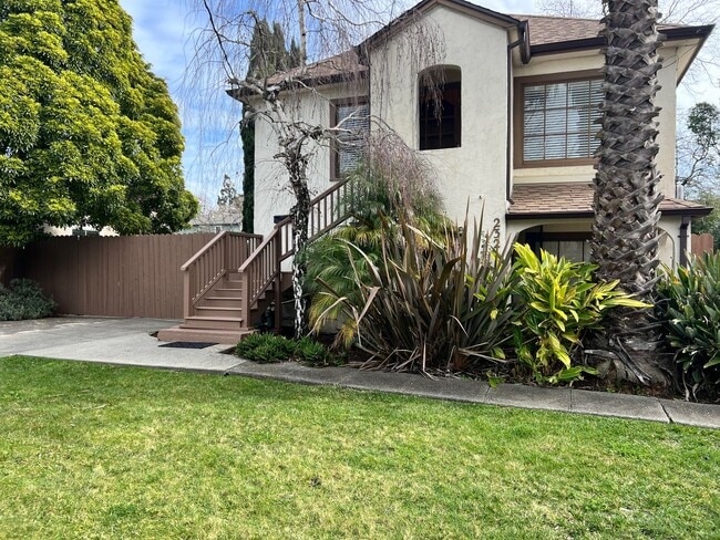 Building Photo - Coombs