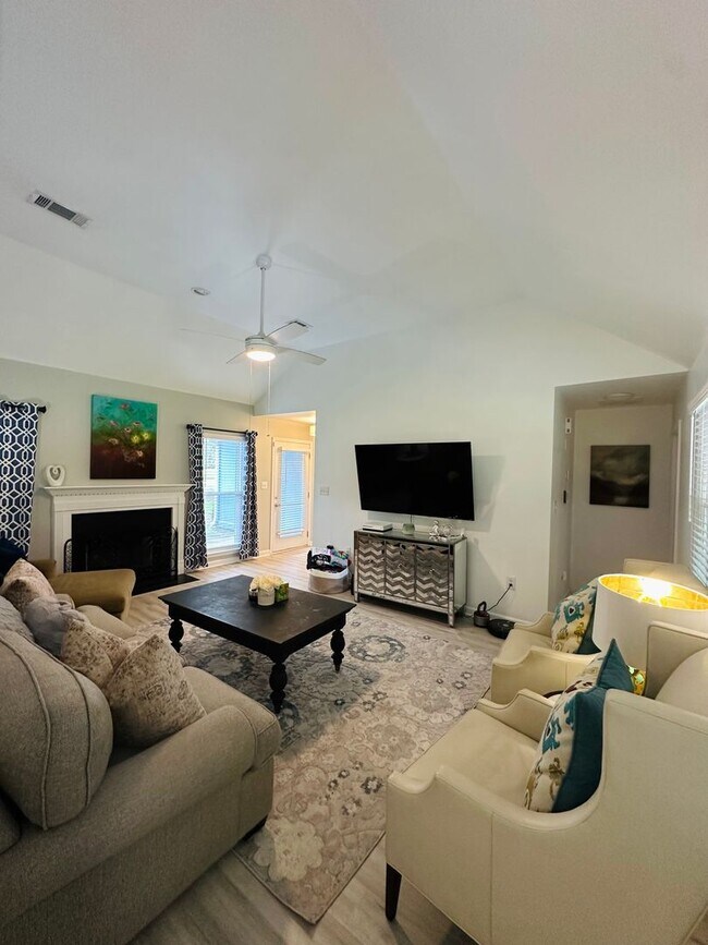 Building Photo - 103 Meadow Creek Dr