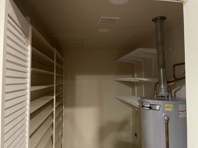 Building Photo - 9517 Mcintosh Dr