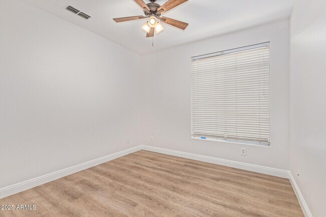 Building Photo - 15213 N 55th Way