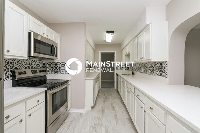Building Photo - 4 Bedroom Pet-Friendly Home in Tampa, FL with Main Street Renewal