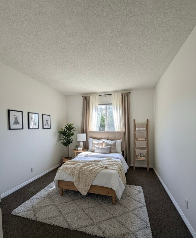 Building Photo - Spacious 3 bedroom 2 bath townhome with 2 ...
