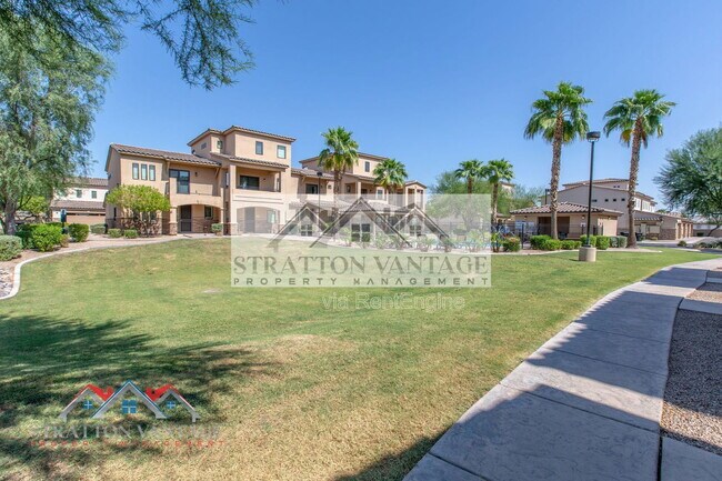 Building Photo - 2821 S Skyline Dr