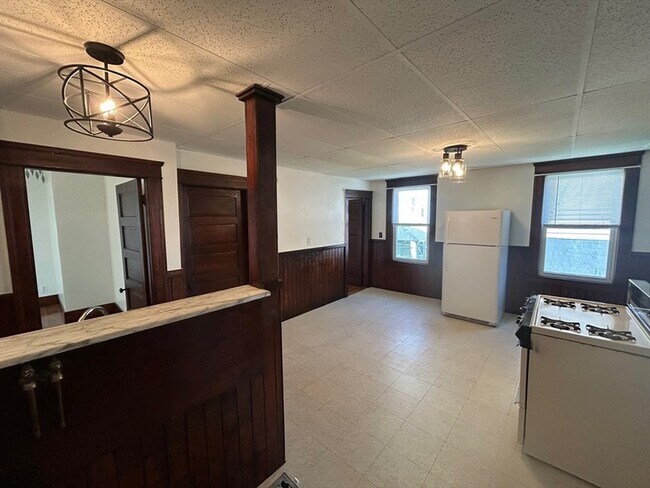 Building Photo - 31 Chrome St