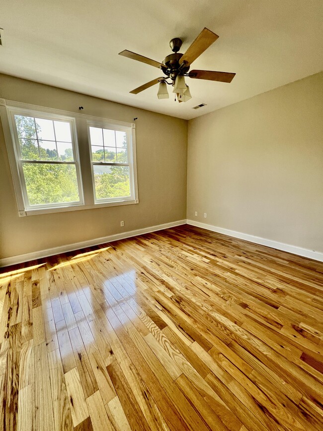 Building Photo - 40 Brownstone Dr