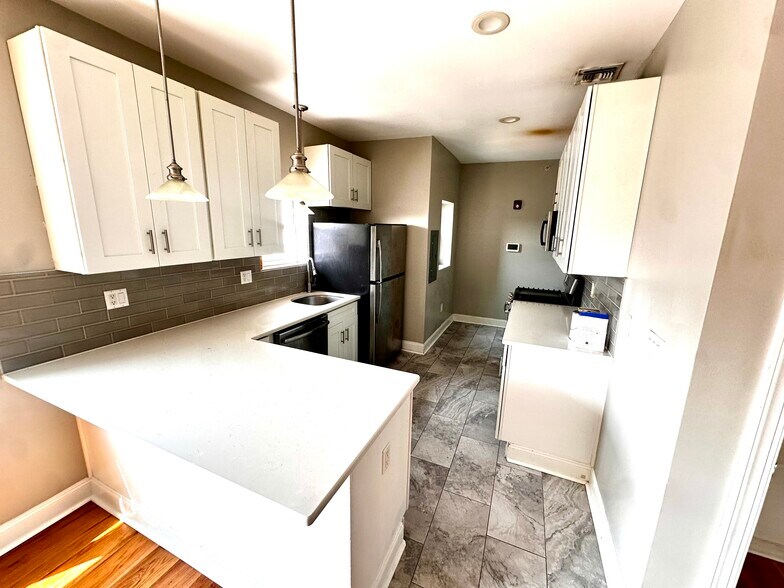 Kitchen - 384 Fairview Ave