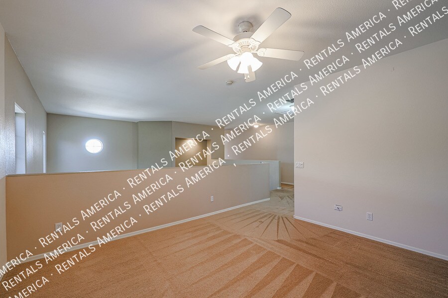 Building Photo - 16021 W Custer Ln