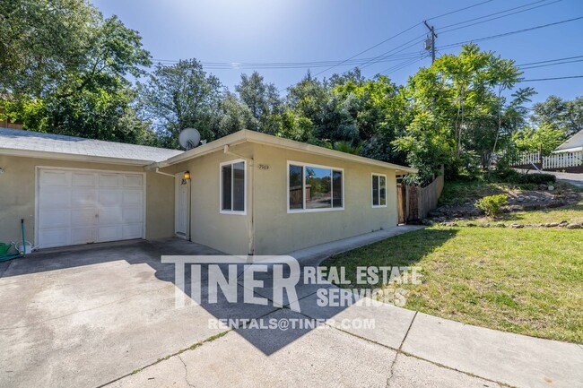 Primary Photo - Charming Old Fair Oaks Duplex!