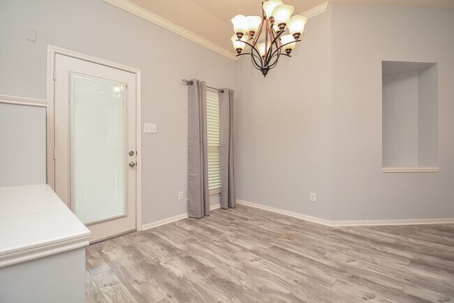 Building Photo - 4006 Dell Ln