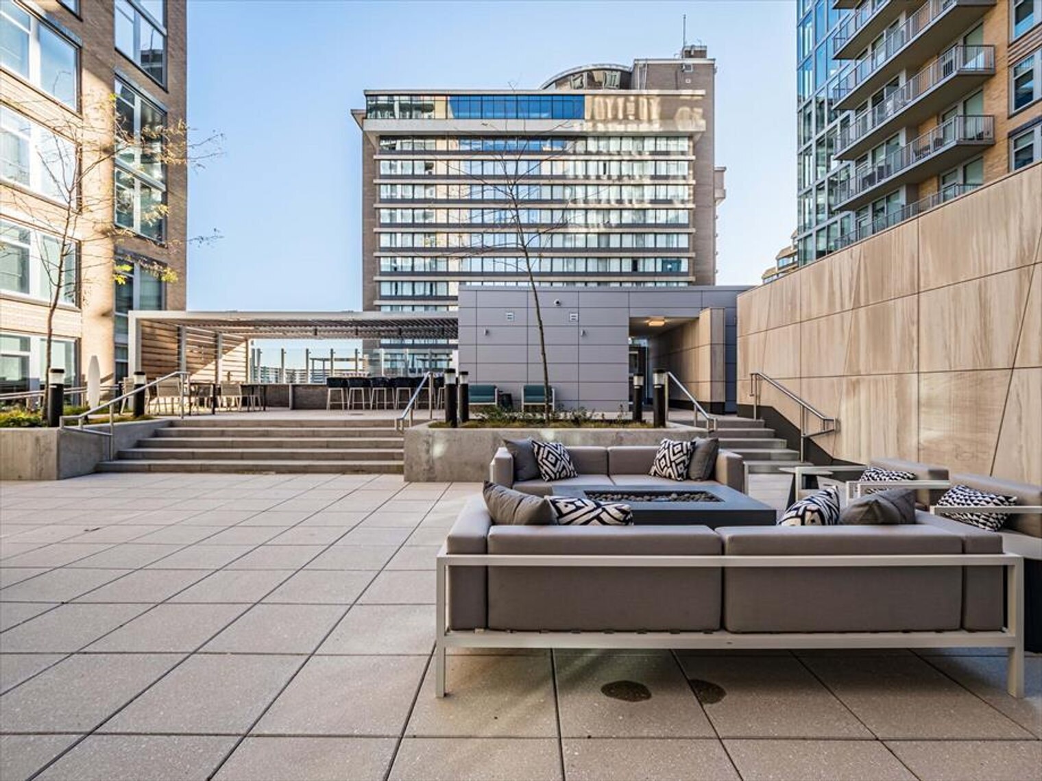 Building Photo - 400 Army Navy Dr