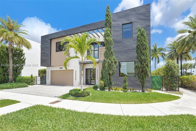 Building Photo - 7509 NW 99th Ave