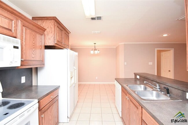 Building Photo - 8328 Garrett Dr