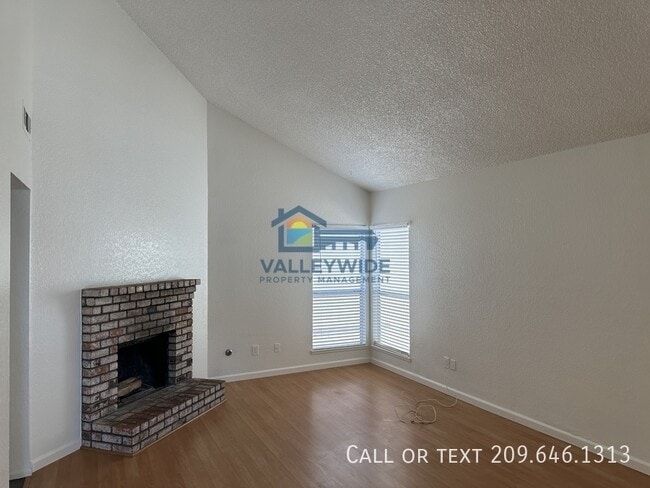 Building Photo - 541 San Vincente Ct