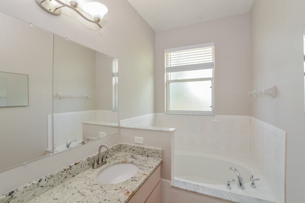 Building Photo - 717 Modena St