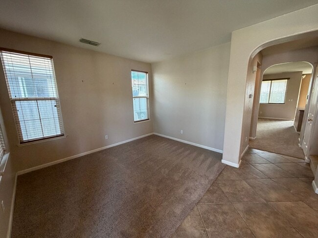 Building Photo - Spacious Home in Quiet Area